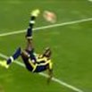 Moussa Sow, il re delle rovesciate: maglia al contrario per celebrarlo